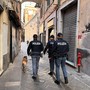Controlli nel Centro Storico: chiuso un minimarket in via Prè, arrestato un 38enne per aggressione