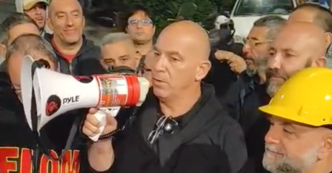 Ex Ilva, arriva il documento: "Cornigliano non chiude". Garantiti 35mila tonnellate di coils al mese, termina la protesta Ex Ilva, arriva il documento: "Cornigliano non chiude". Garantiti 35mila tonnellate di coils al mese, termina la protesta