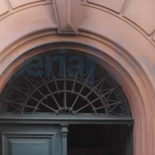 Arrestato a Genova uomo che incendiò portone a Taggia