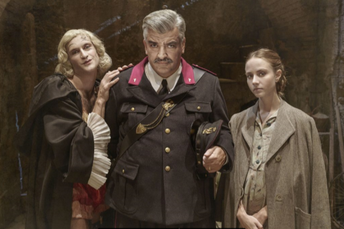 Sabato al Casinò di Sanremo va in scena “Mettici la mano” di Maurizio De Giovanni Sabato al Casinò di Sanremo va in scena “Mettici la mano” di Maurizio De Giovanni