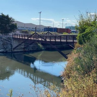 Pra’, partiti i lavori per sostituire il ponte sul canale di calma (FOTO)