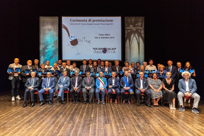 Questa mattina la cerimonia di premiazione del 46° Concorso Enologico Nazionale Douja d’Or Questa mattina la cerimonia di premiazione del 46° Concorso Enologico Nazionale Douja d’Or