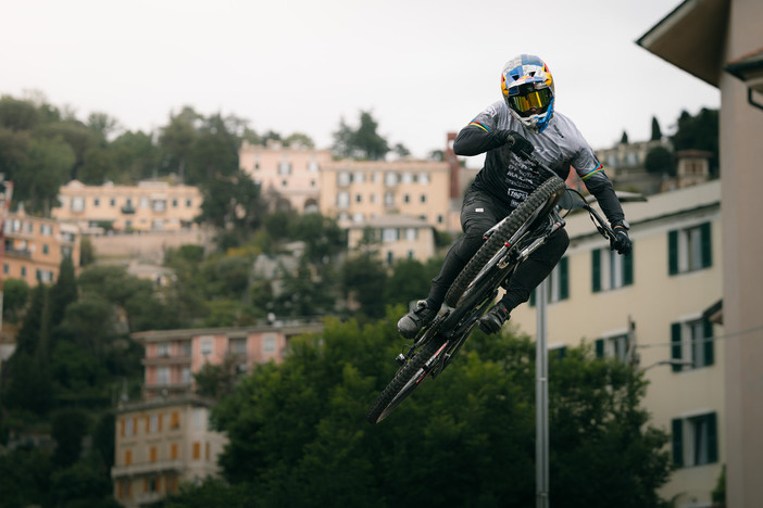 Downhill fai da te per le discese di Genova: e ora scatta l’allarme sicurezza Downhill fai da te per le discese di Genova: e ora scatta l’allarme sicurezza