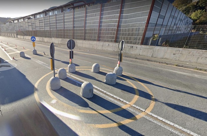 Genova: Via Polonio, la ciclabile divide ma non rallenta Genova: Via Polonio, la ciclabile divide ma non rallenta