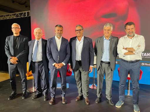 Toti al meeting di Rimini: "Le opere in cantiere in Liguria miglioreranno il sistema logistico di tutto il Paese" Toti al meeting di Rimini: "Le opere in cantiere in Liguria miglioreranno il sistema logistico di tutto il Paese"