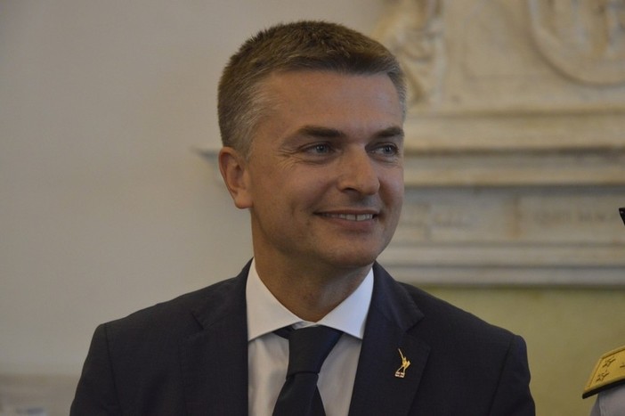 Lega, oggi il segretario della Lega Liguria Rixi alla gazebata "Porti chiusi, scuole aperte" Lega, oggi il segretario della Lega Liguria Rixi alla gazebata "Porti chiusi, scuole aperte"