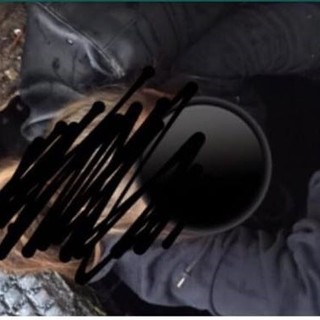 Si rompe un tombino in Via Bertani: 15enne cade nella voragine