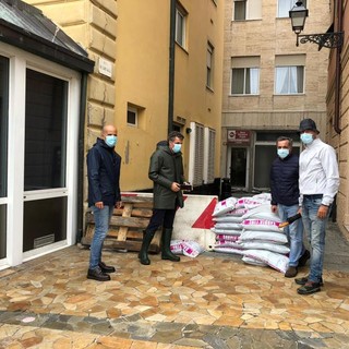 Il sindaco di Rapallo Carlo Bagnasco ha firmato una richiesta per la fornitura e la distribuzione urgente di ulteriori sacchi di sabbia (FOTO)