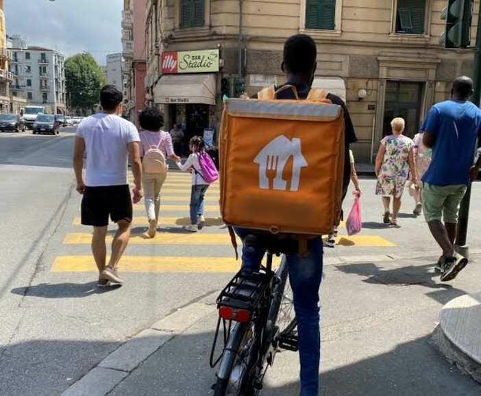 Tutela dei rider e caldo record, l'assessore Robotti difende la delibera d'urgenza dopo le polemiche Tutela dei rider e caldo record, l'assessore Robotti difende la delibera d'urgenza dopo le polemiche