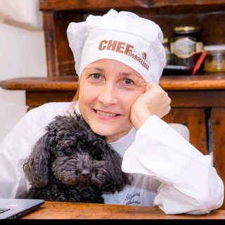 È uscito ‘La mia politica in cucina’: il libro di Renata Briano che trasforma una passione in ricetta