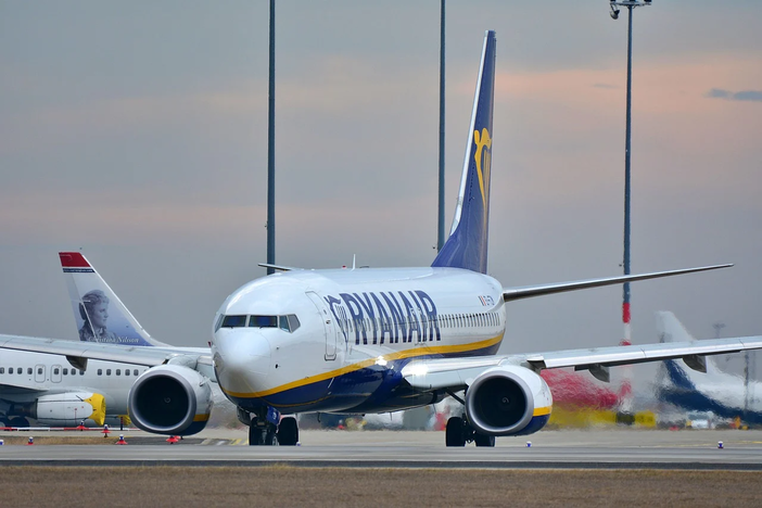 Maltempo a Genova, dirottato a Torino l'aereo Ryanair proveniente da Londra Maltempo a Genova, dirottato a Torino l'aereo Ryanair proveniente da Londra