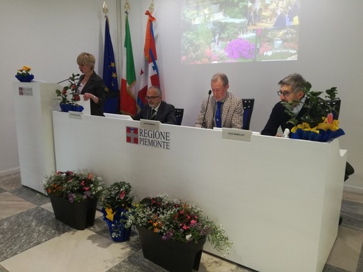 Osservare il cielo, seduti sul prato (o su un albero): il Piemonte porta la sua bellezza a Euroflora 2022