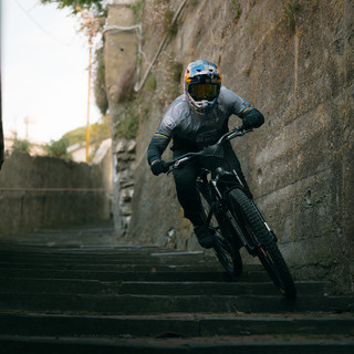 Incidente durante le prove della Red Bull Cerro Abajo: gravi due rider