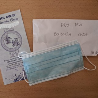 Genova, ordini il take away cinese e ti arriva con una mascherina