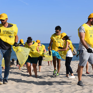 "Ripuliamo le spiagge": l'iniziativa a Voltri e Lavagna