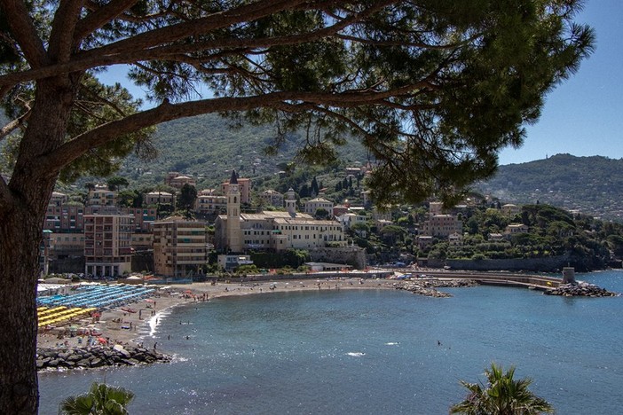 Recco, divieto di transito in via Romana per riparare la rete fognaria