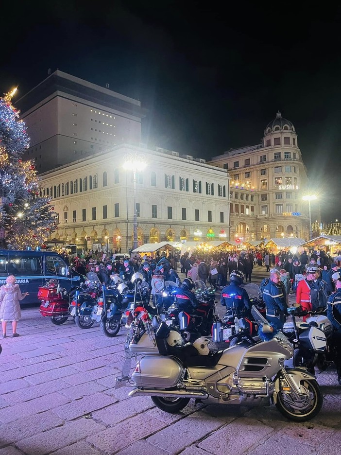 I motociclisti di "Raiders for children" hanno accompagnato Babbo Natale a De Ferrari I motociclisti di "Raiders for children" hanno accompagnato Babbo Natale a De Ferrari