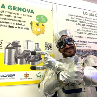Capitan Acciaio di nuovo a Genova per insegnare l'importanza dell raccolta differenziata