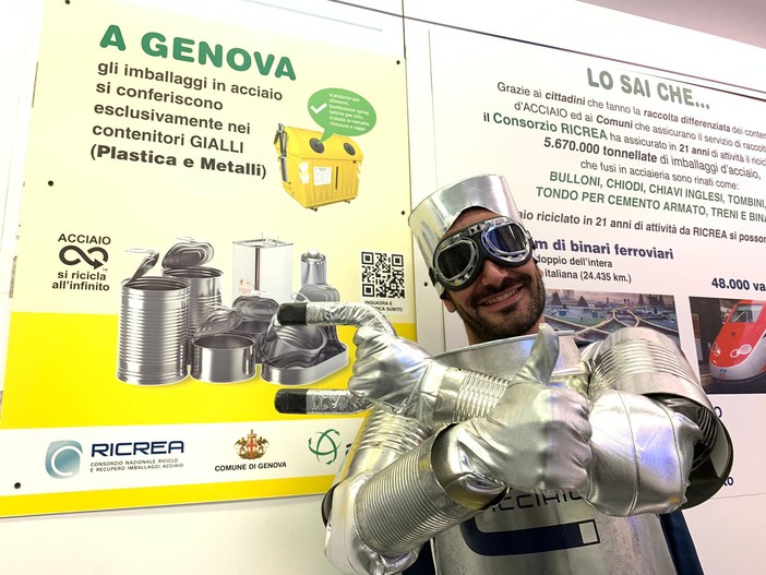 Capitan Acciaio di nuovo a Genova per insegnare l'importanza dell raccolta differenziata