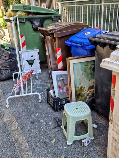 Maltempo e rifiuti a Lavagna, qualche furbetto ne approfitta e abbandona ingombranti in strada