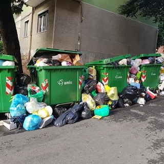 Raccolta rifiuti a singhiozzo, Amiu finisce ancora nel mirino