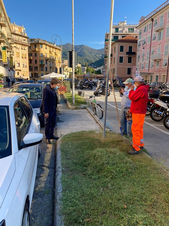 Rapallo: iniziate le operazioni di decoro urbano tramite la manutenzione del verde pubblico Rapallo: iniziate le operazioni di decoro urbano tramite la manutenzione del verde pubblico