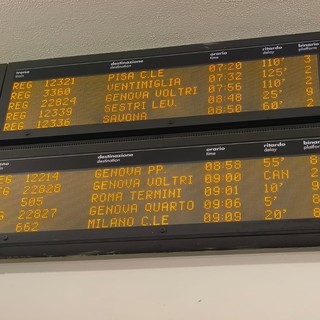 Treni nel caos, ritardi oltre i cento minuti per un guasto a un locomotore merci