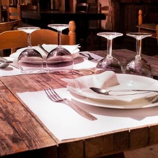 False recensioni negative per alcuni ristoranti liguri, Regione scrive a Google: "Fondamentale porre rimedio"