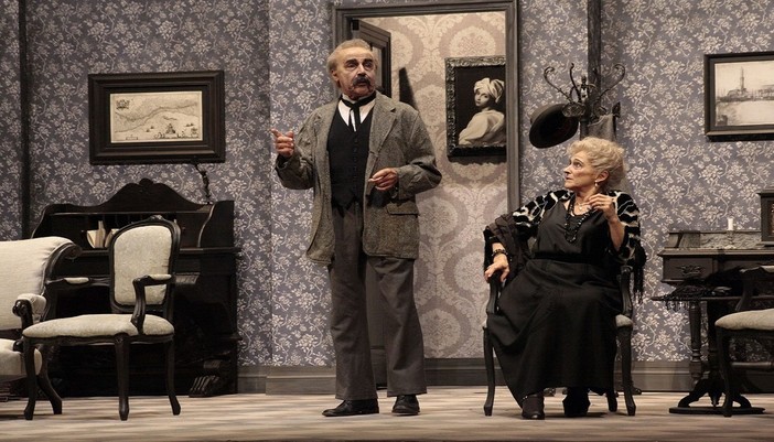 Tullio Solenghi interpreta Steva nei "Maneggi per maritare una figlia" di Gilberto Govi Tullio Solenghi interpreta Steva nei "Maneggi per maritare una figlia" di Gilberto Govi
