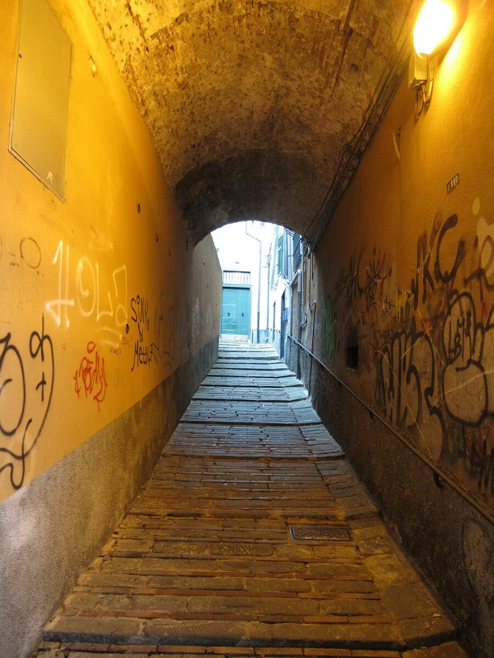 Salita Di Negro, pietre sconnesse e scarsa illuminazione. Ferrante: “Situazione monitorata ma non ci sono criticità” Salita Di Negro, pietre sconnesse e scarsa illuminazione. Ferrante: “Situazione monitorata ma non ci sono criticità”