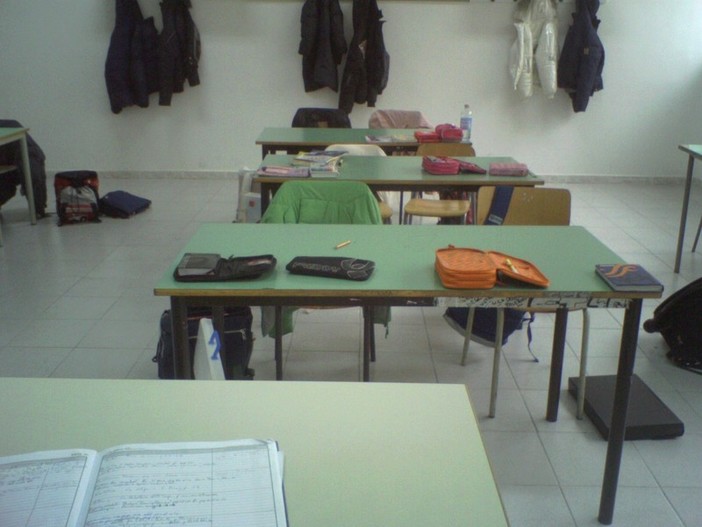 Tamponi salivari nelle scuole: sospeso temporaneamente il piano di monitoraggio in Liguria