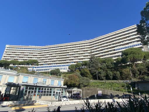 Ancora in prognosi riservata la donna accoltellata a Riva Trigoso