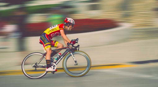 Giro dell'Appennino, al traguardo di Piazza De Ferrari vince Mattia Cattaneo