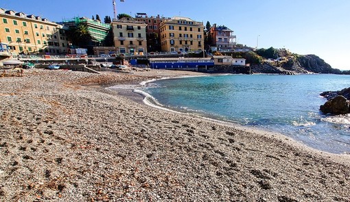 Spiaggia di Priaruggia, ancora una volta scatta il divieto di balneazione