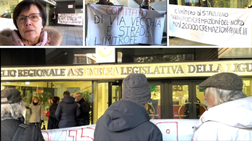 Staglieno, un presidio  dei comitati davanti al consiglio regionale: “Stop al forno crematorio” (Video)