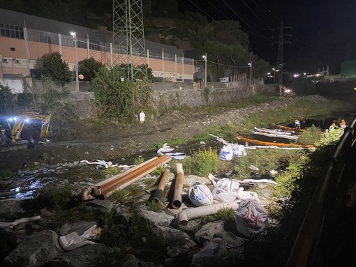 Sversamento nel Varenna, Eni: "Prontamente interrotto", proseguono le indagini Sversamento nel Varenna, Eni: "Prontamente interrotto", proseguono le indagini