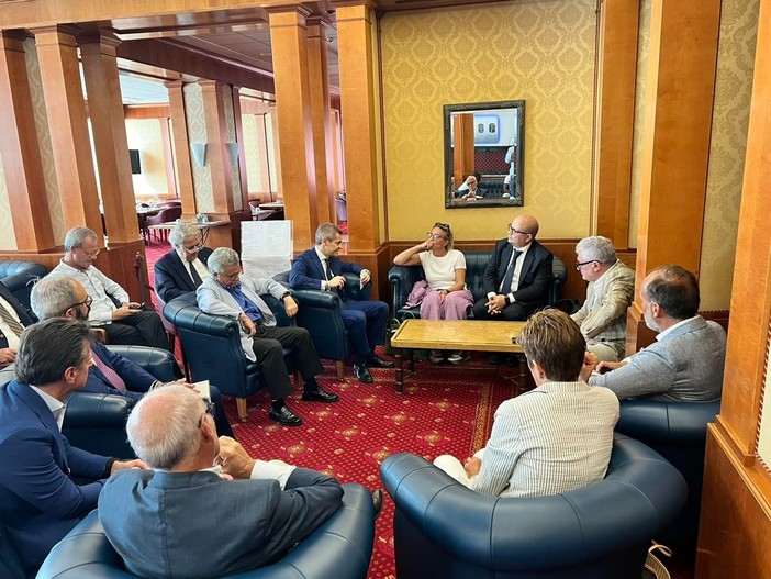 Il Presidente della Commissione Trasporti Deidda a Genova. Spediporto: "Incontro positivo" Il Presidente della Commissione Trasporti Deidda a Genova. Spediporto: "Incontro positivo"