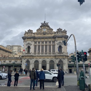 Stazione Brignole: chiuso un bar, 12 posti di lavoro a rischio