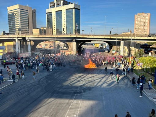L’Italia scende in piazza, oggi sciopero generale. Ecco chi si ferma e quando L’Italia scende in piazza, oggi sciopero generale. Ecco chi si ferma e quando