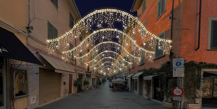 Natale a Sestri Ponente, un cielo di stelle sul quartiere: luminarie, installazioni e un mese di eventi per famiglie e bambini Natale a Sestri Ponente, un cielo di stelle sul quartiere: luminarie, installazioni e un mese di eventi per famiglie e bambini