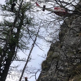 Cane e padrone genovesi recuperati dai vigili del fuoco al lago di Laux