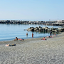 La spiaggia di Pegli al centro di episodi di degrado e contrari alla pubblica decenza