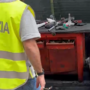 Maxi operazione della polizia sullo smaltimento di rifiuti, sotto sequestro una carrozzeria abusiva in via Rolla