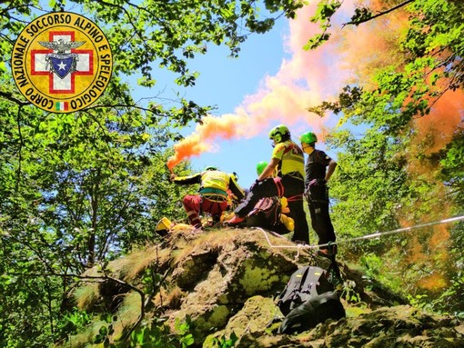 Bedonia, Parma: genovese precipita in un dirupo per farsi selfie, salvato