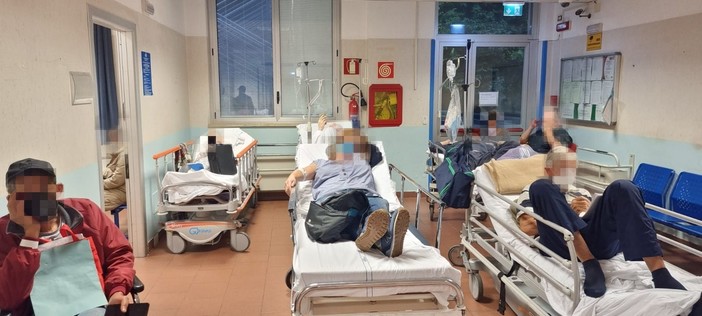 Malati stipati al Villa Scassi, Asl3: "Nessun paziente in barella da quattro giorni"