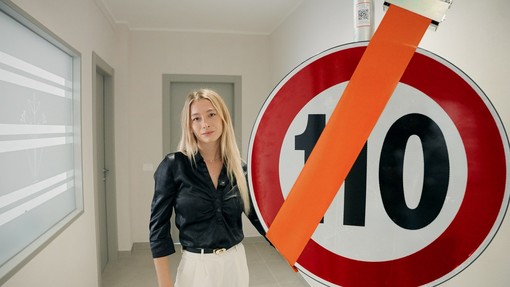 Sara Grandi mostra l'innovativo sistema 'Rollo' ideato dall'azienda genovese Bio System