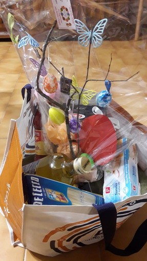 In Media Valbisagno il regalo è nella ‘Spesa sospesa’ di Pasqua (FOTO) In Media Valbisagno il regalo è nella ‘Spesa sospesa’ di Pasqua (FOTO)