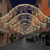Natale a Sestri Ponente, un cielo di stelle sul quartiere: luminarie, installazioni e un mese di eventi per famiglie e bambini