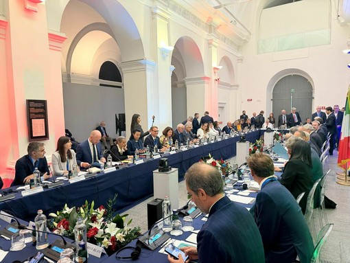 Trasporti, l'assessore Scajola al Comitato di cooperazione frontaliera: "Bigliettazione unica Italia-Francia e personale ferroviario bilingue"