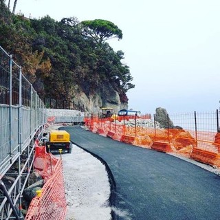 Riapre a senso unico alternato la strada di Portofino